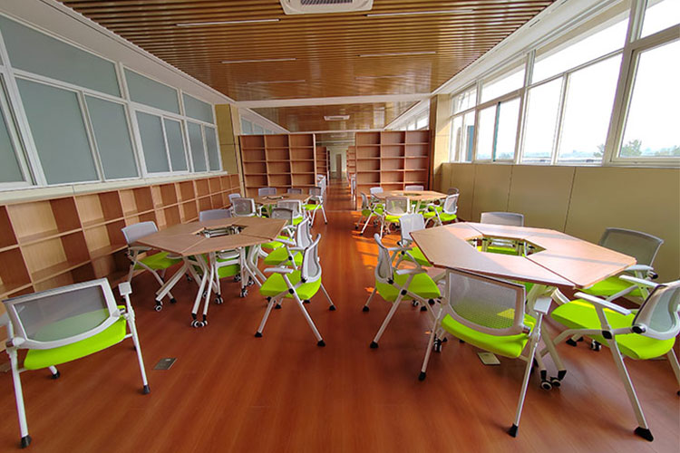 圭澤家具|華耀學(xué)校圖書館家具項(xiàng)目完工，開啟知識(shí)新殿堂